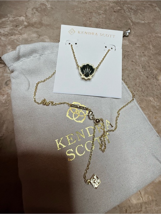 Kendra Scott Jewelry - Brynne Gold Shell Short Pendant Necklace in Golden Obsidian